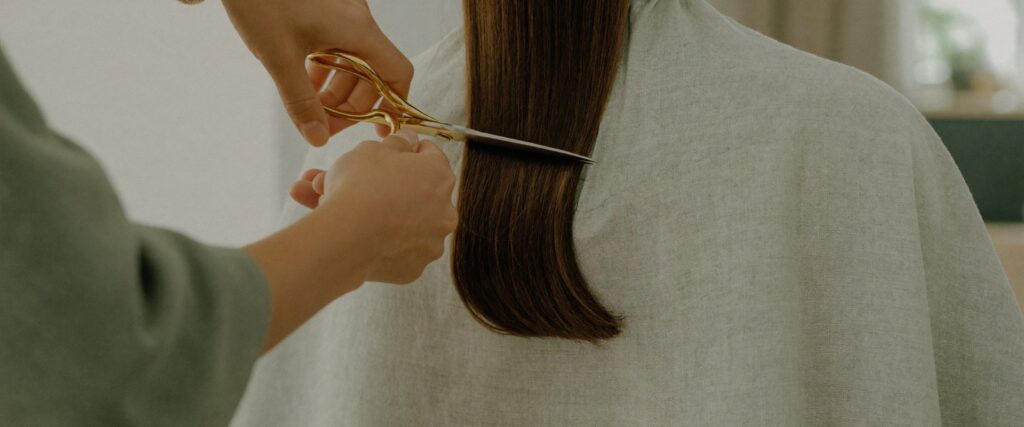 Corte feminino na Atma Salão de Beleza