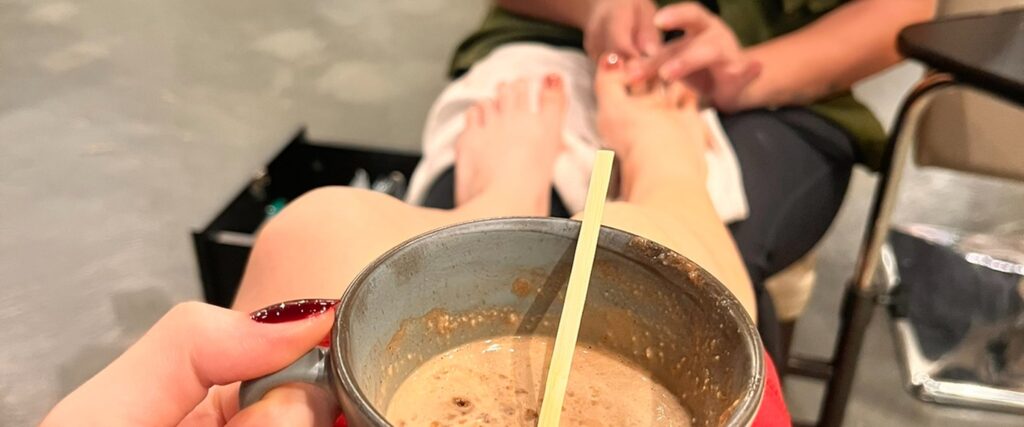 Manicure e pedicure na Atma Salão de Beleza